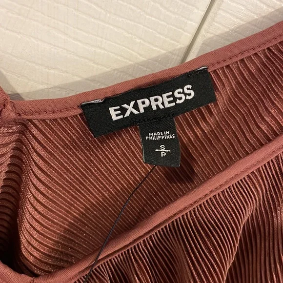 Express Ruffled Top - Picture 2 of 8